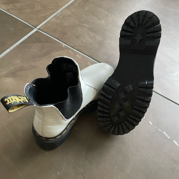 DR MARTENS DOCS WHITE LEATHER QUAD 2976 UK4 / US6 (Fits more like a US7) - Picture 4 of 4